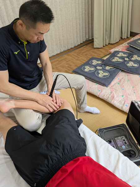 スポーツトレーナーの施術