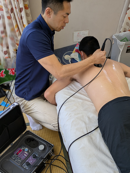 スポーツトレーナーの施術